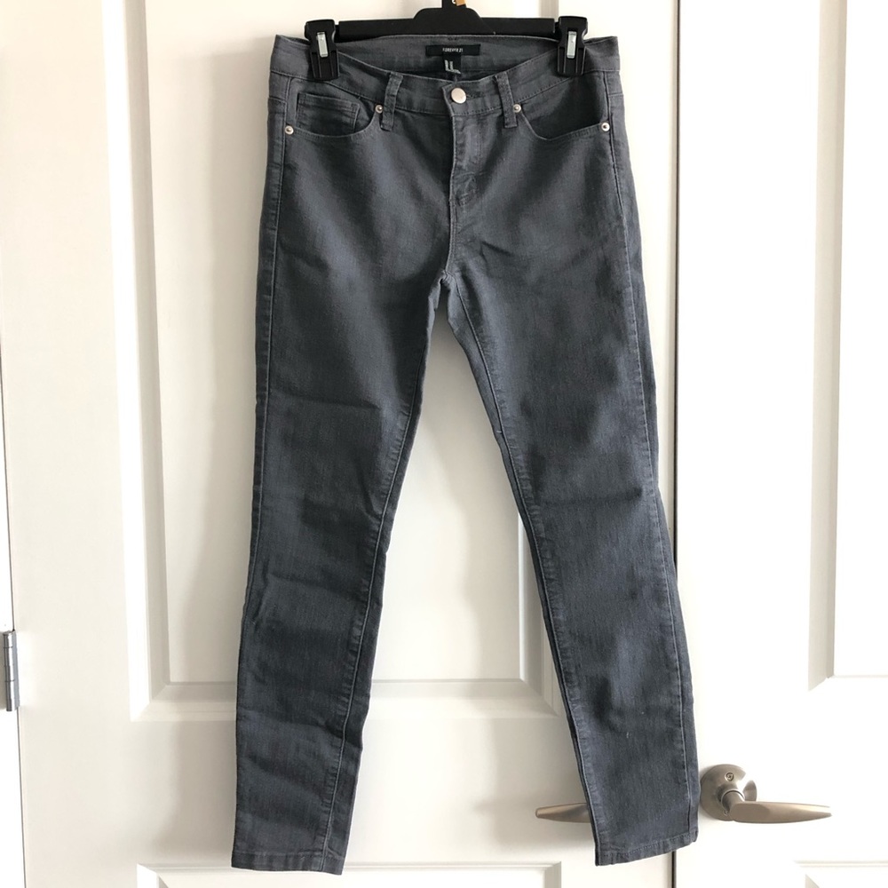 Straight-leg gray pants